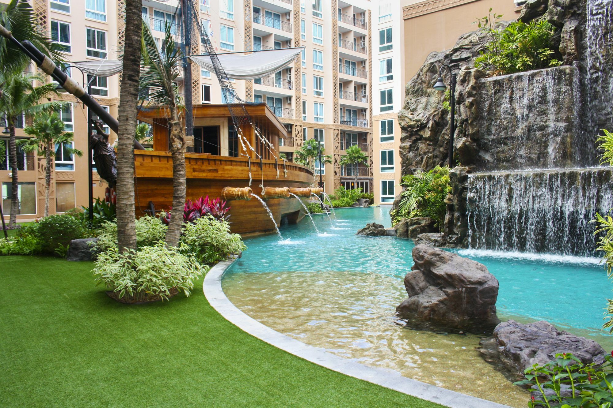 Atlantis Condo Resort Jomtien Beach Buitenkant foto